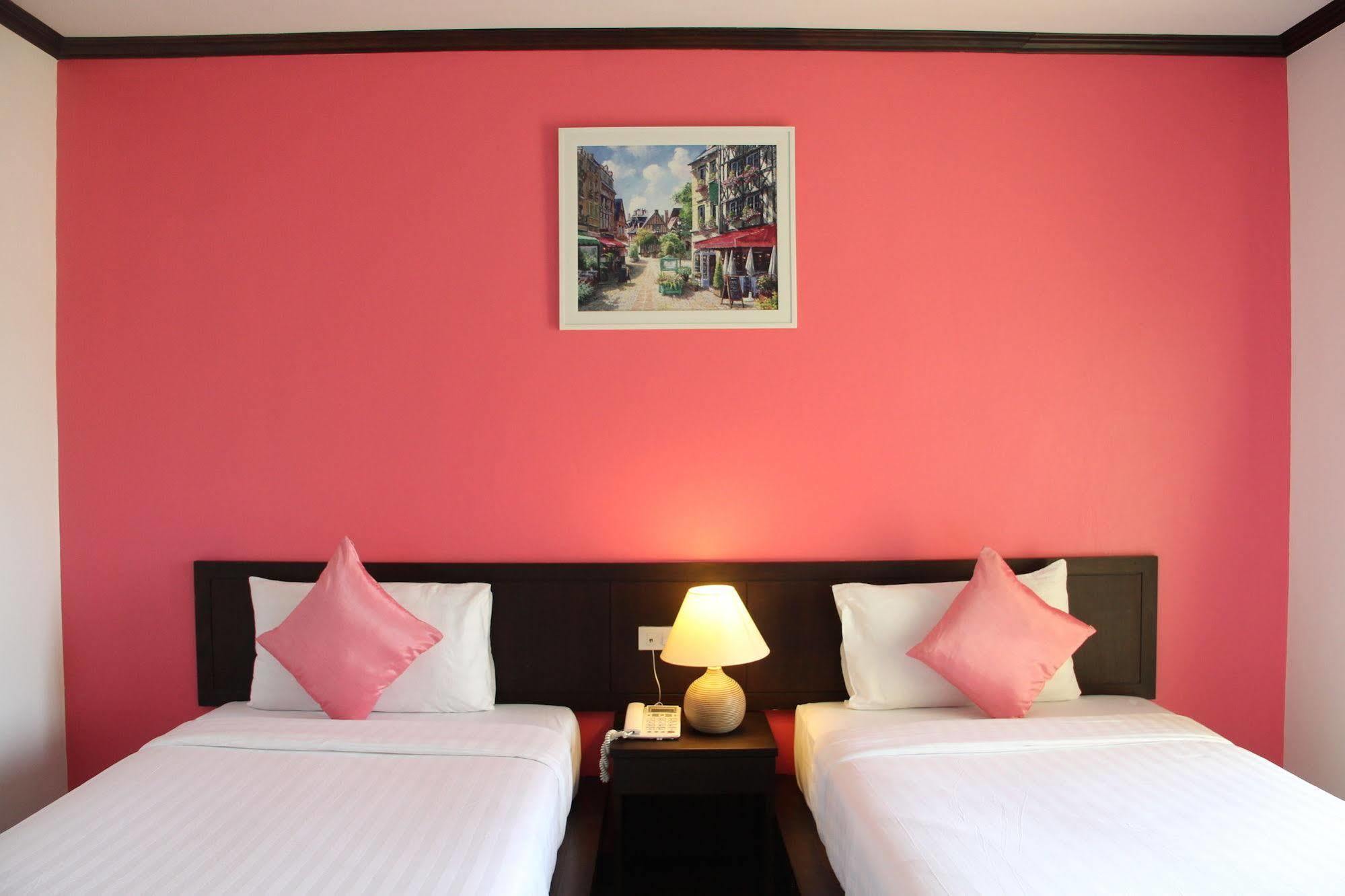 Sri Boutique Hotel Patong Exterior foto
