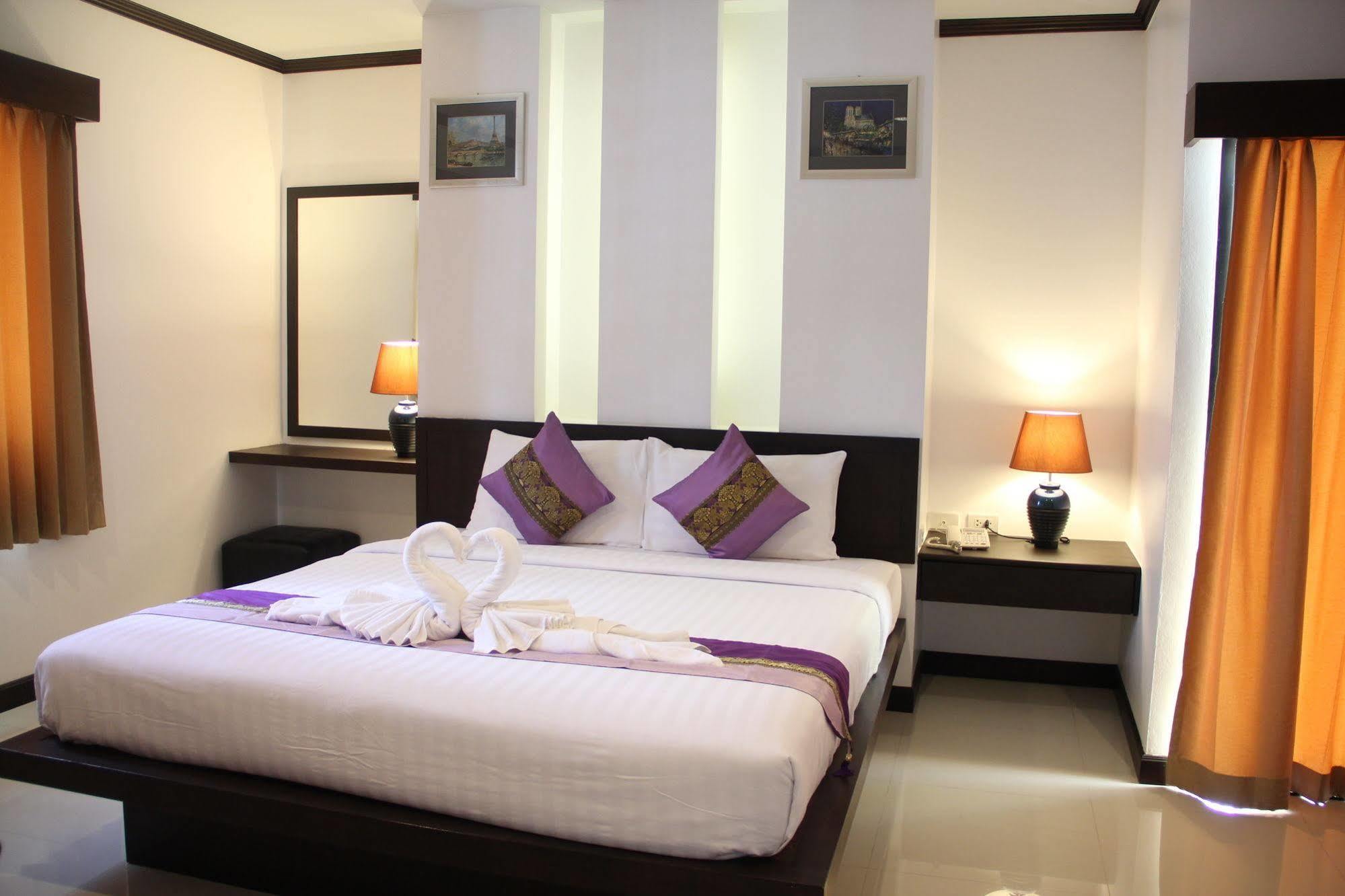 Sri Boutique Hotel Patong Exterior foto