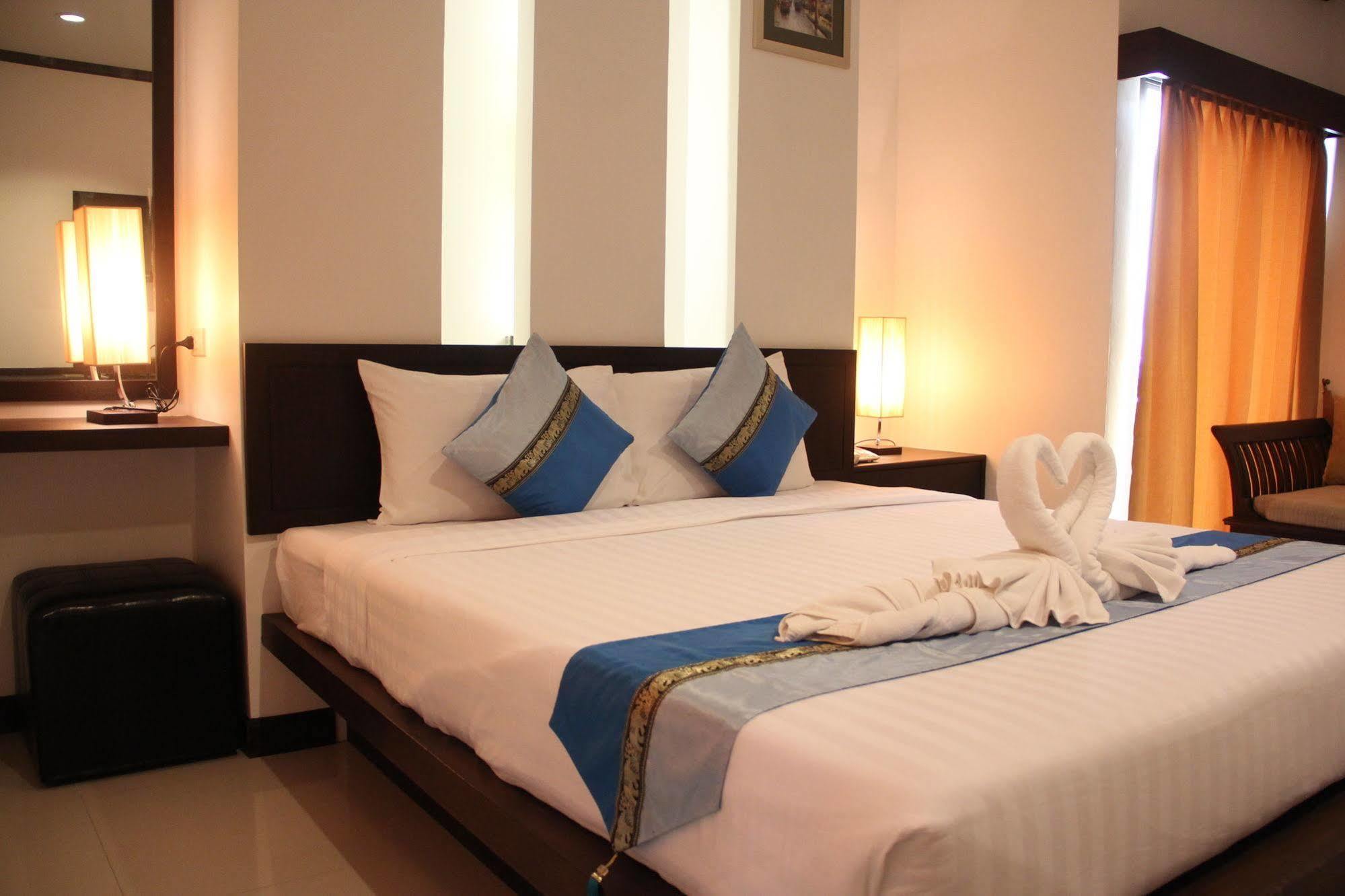 Sri Boutique Hotel Patong Exterior foto