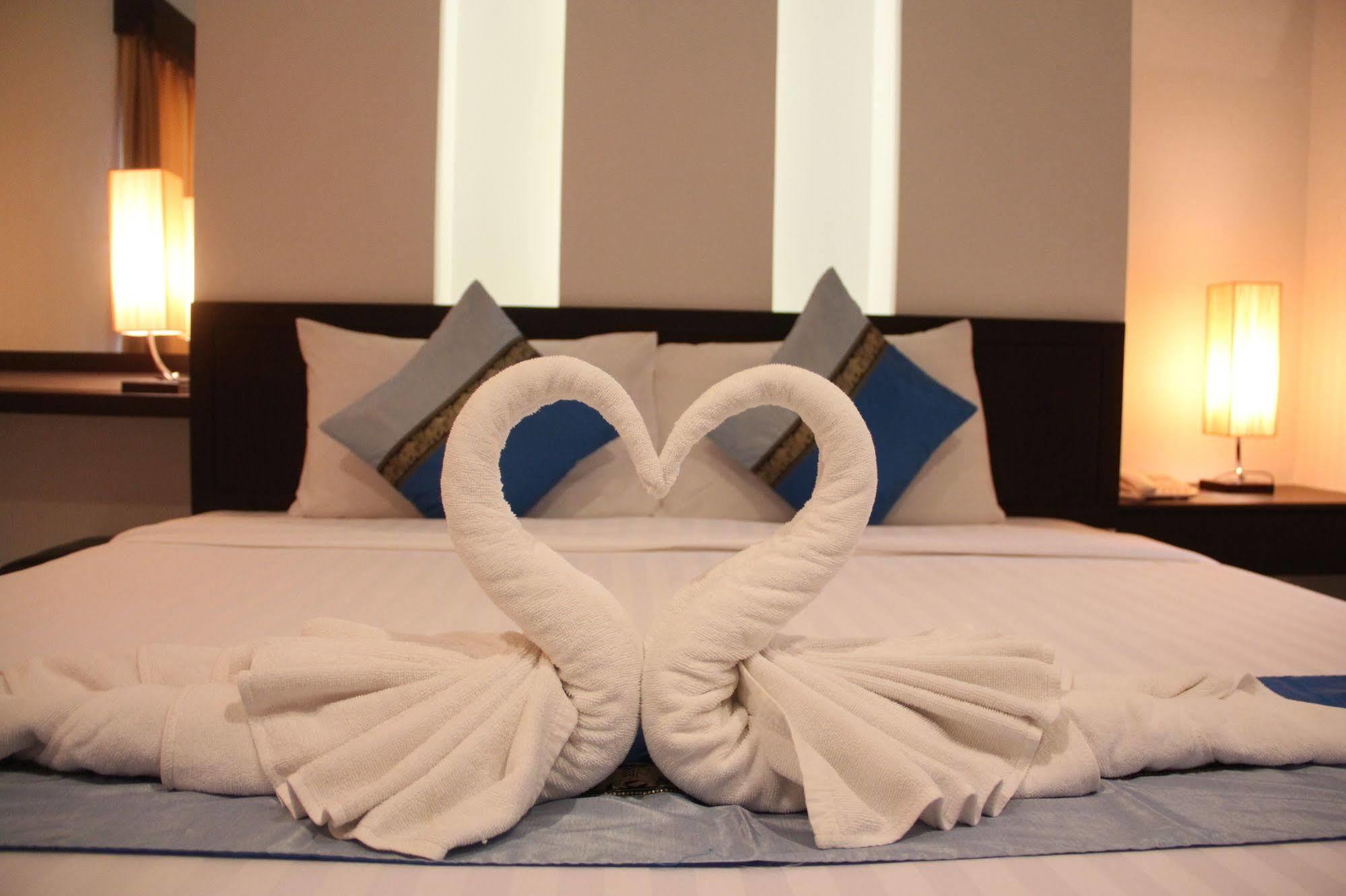 Sri Boutique Hotel Patong Exterior foto