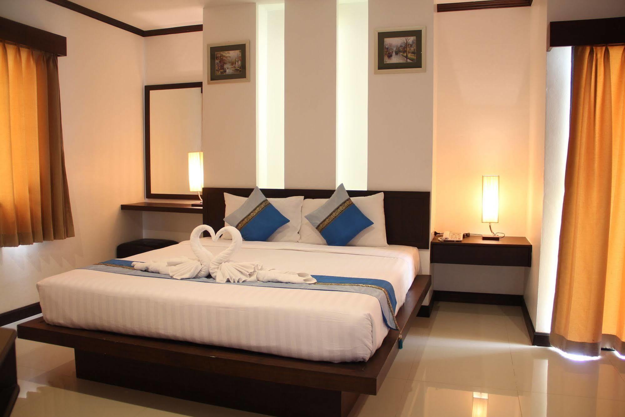 Sri Boutique Hotel Patong Exterior foto