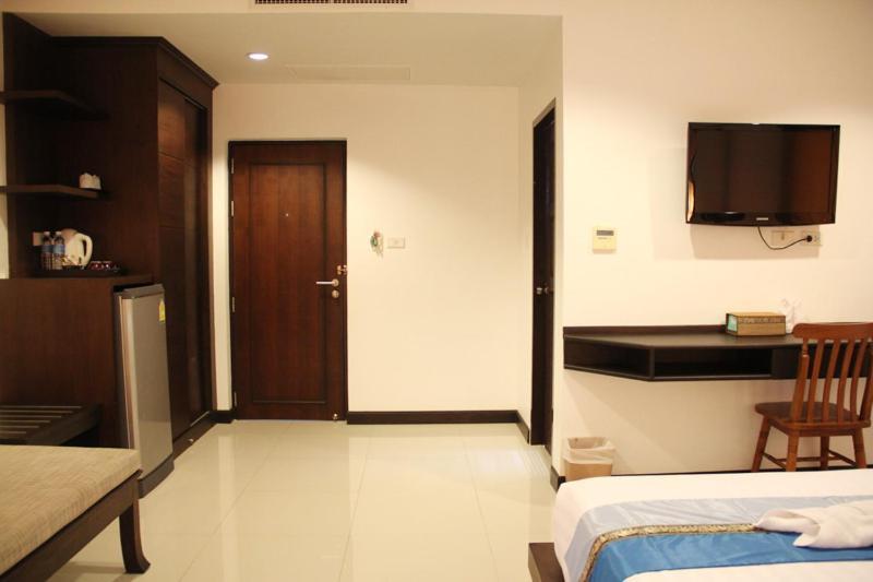 Sri Boutique Hotel Patong Exterior foto