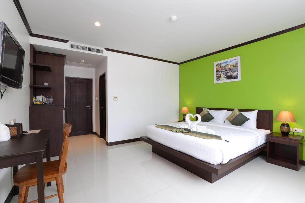 Sri Boutique Hotel Patong Exterior foto